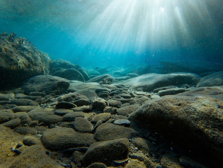 Read more about the article Inspeksi Kabel Bawah Laut: Kegunaan, kelebihan dan kekurangan